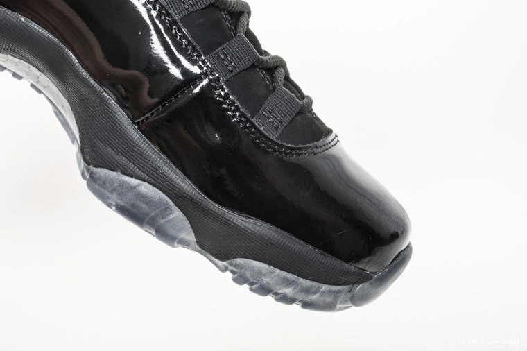 Jordan 378037-005 Air Retro Gown and 11 Cap 1118